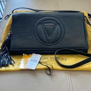 Black leather Mario Valentino shoulder bag. Good condition.